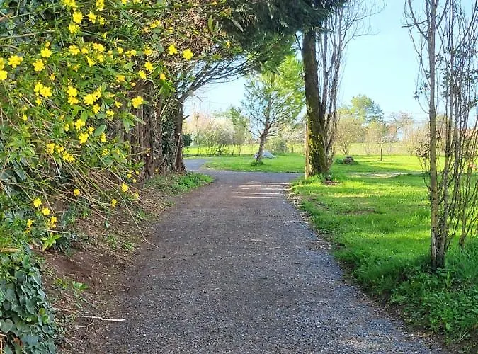 Au Clos Des Dely-gites 3 Etoiles Mareuil (Charente)